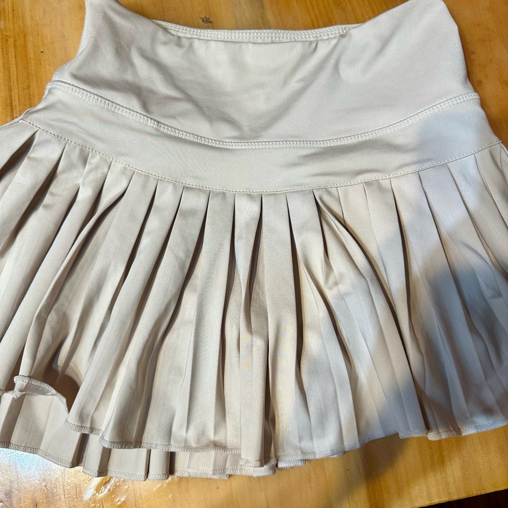 Gold hinge skirt size small
